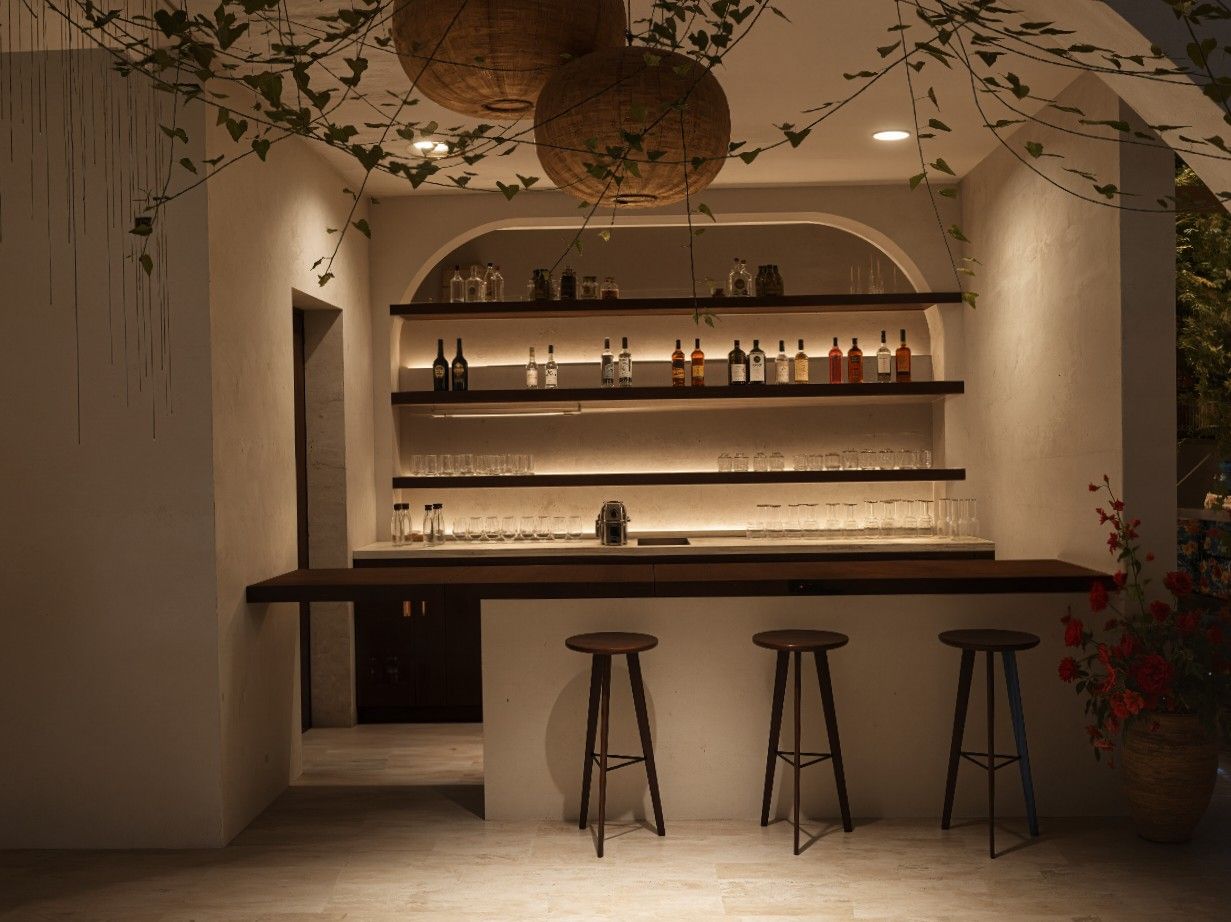 Bar and restaurant